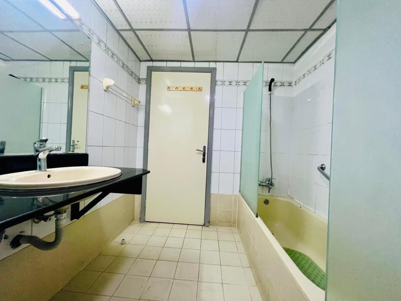 Sky Hotel Apartments Дубай Экстерьер фото