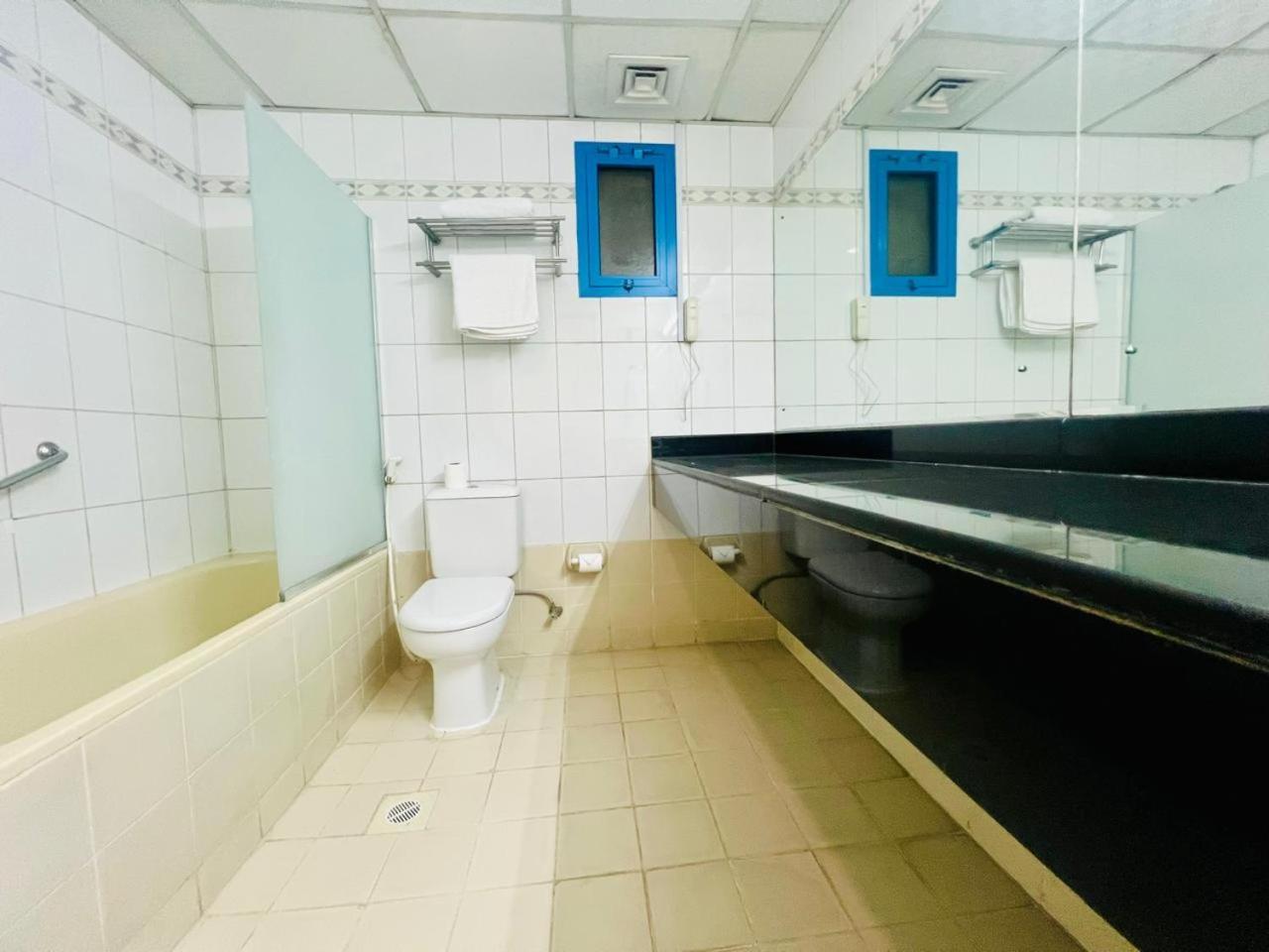 Sky Hotel Apartments Дубай Экстерьер фото