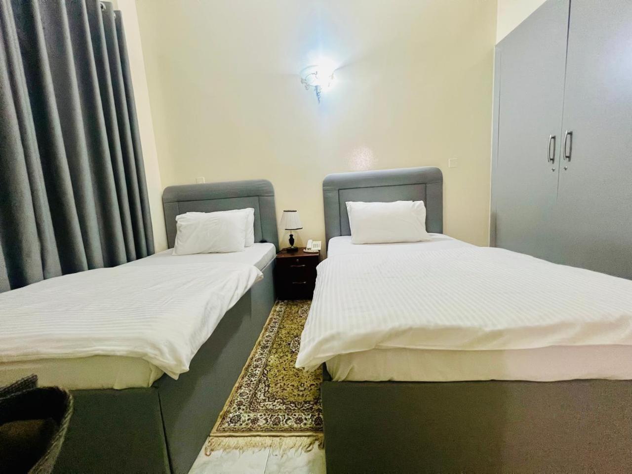Sky Hotel Apartments Дубай Экстерьер фото