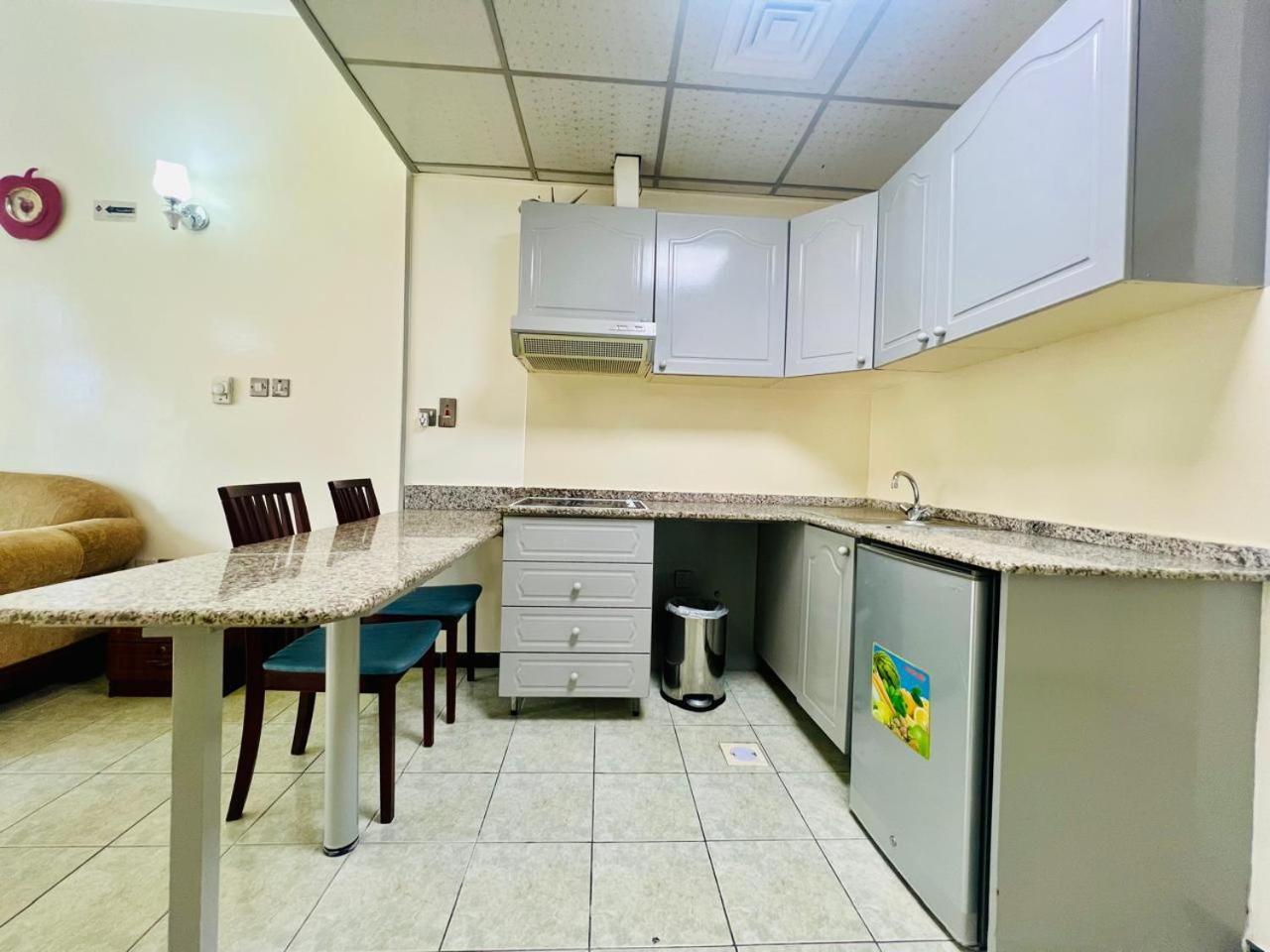 Sky Hotel Apartments Дубай Экстерьер фото