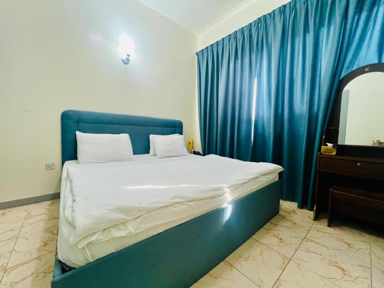 Sky Hotel Apartments Дубай Экстерьер фото