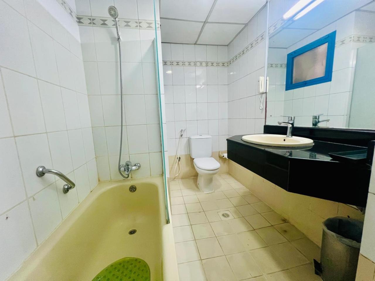 Sky Hotel Apartments Дубай Экстерьер фото