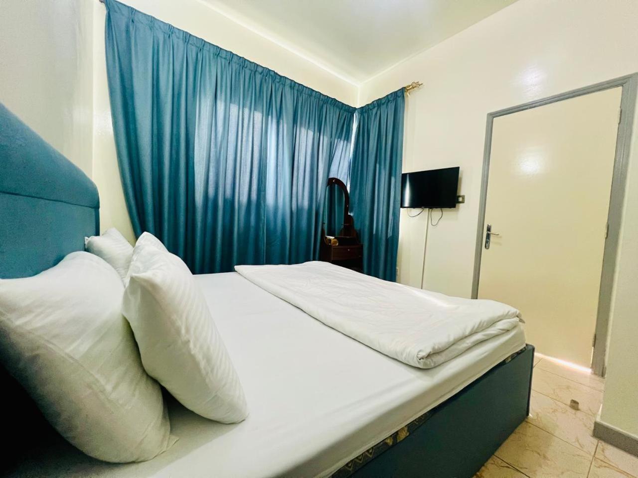 Sky Hotel Apartments Дубай Экстерьер фото