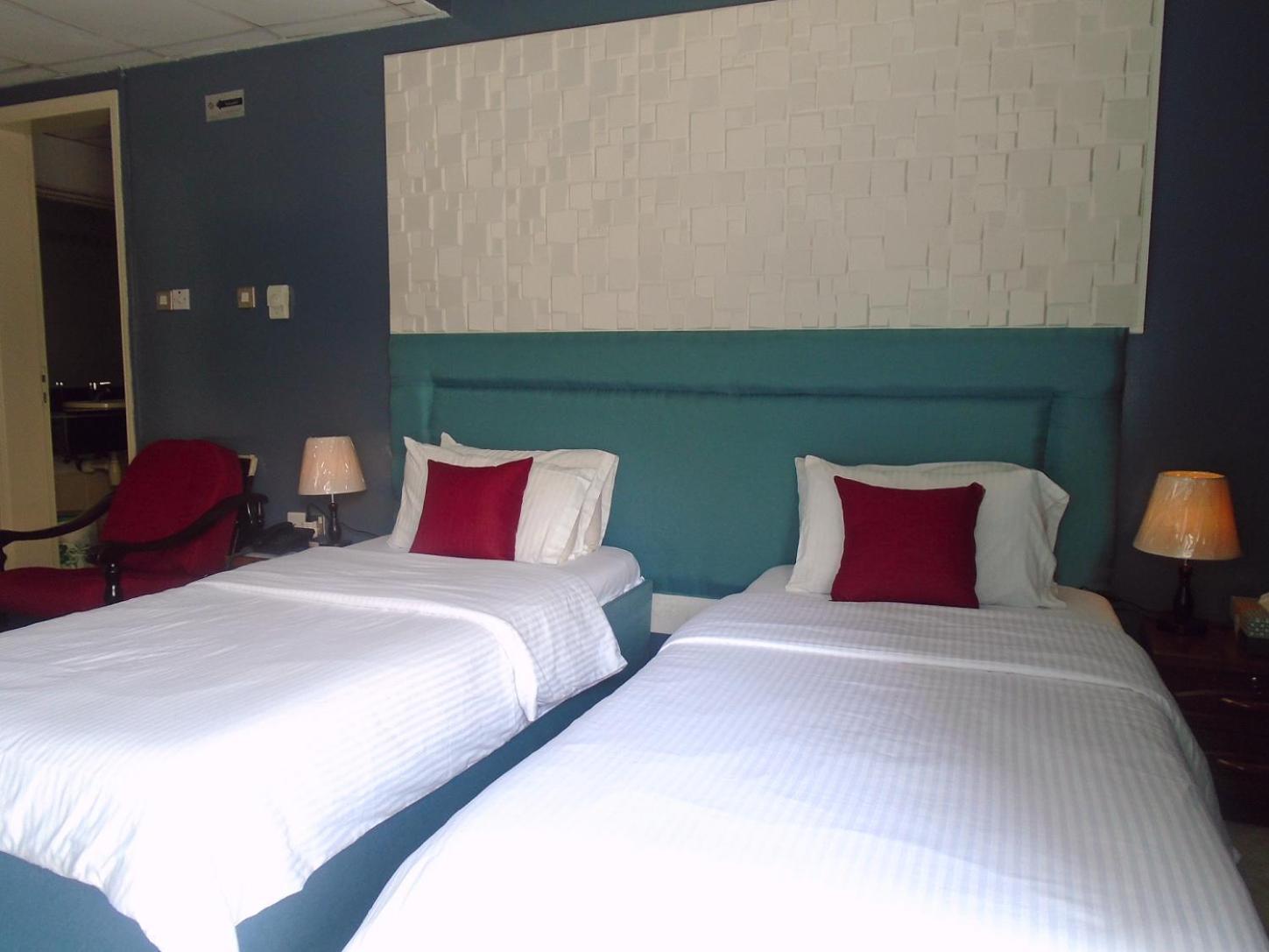 Sky Hotel Apartments Дубай Экстерьер фото