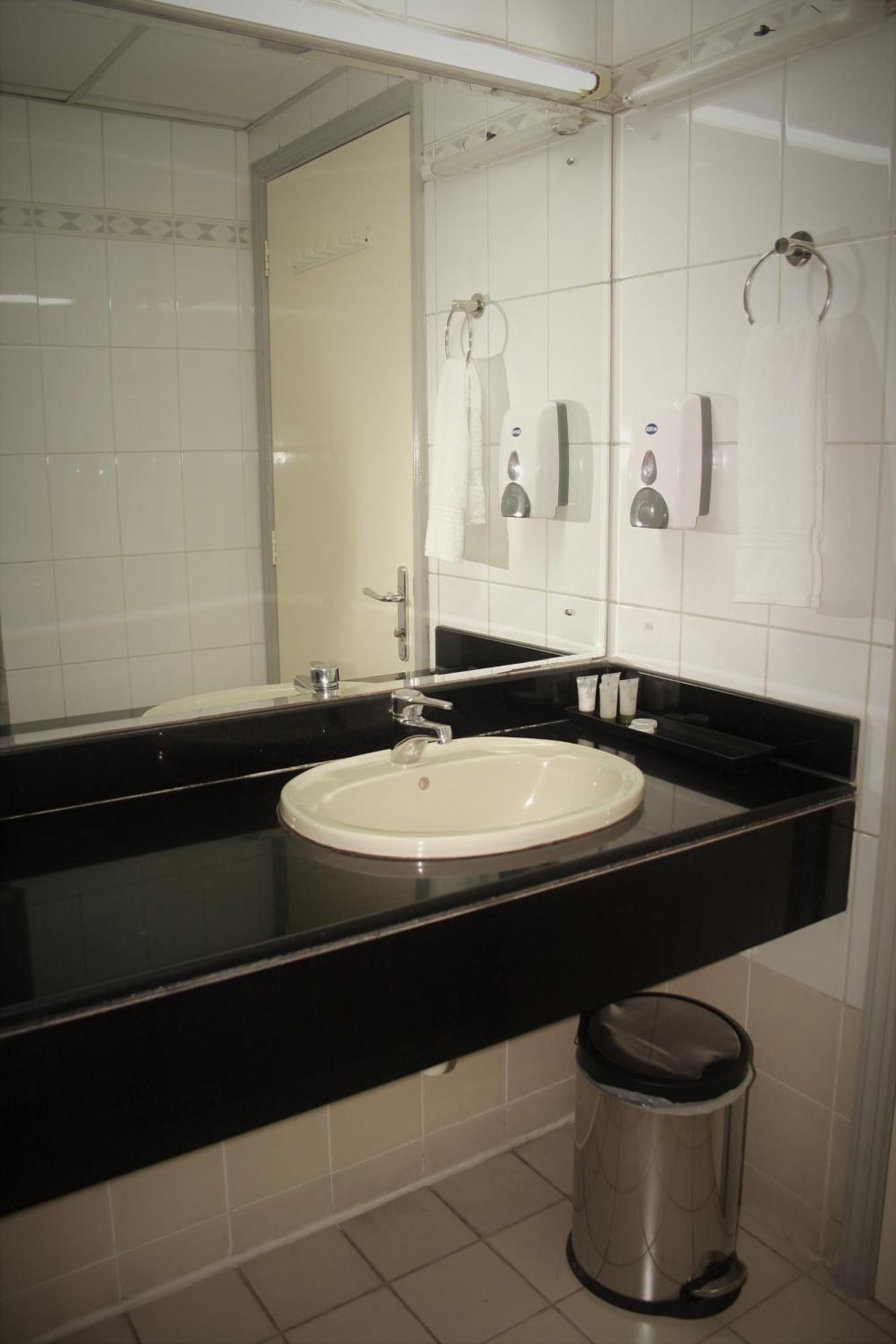 Sky Hotel Apartments Дубай Экстерьер фото