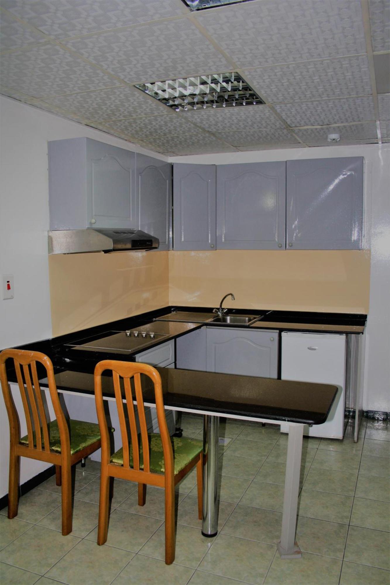 Sky Hotel Apartments Дубай Экстерьер фото