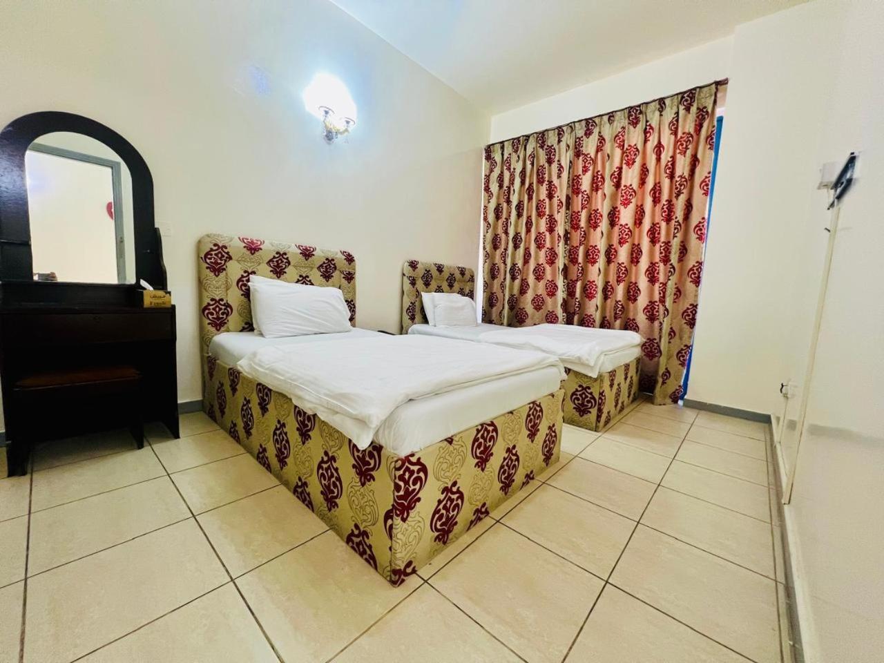 Sky Hotel Apartments Дубай Экстерьер фото